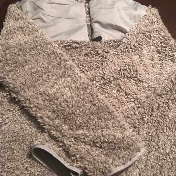 Woman’s Sherpa - Picture 2 of 2